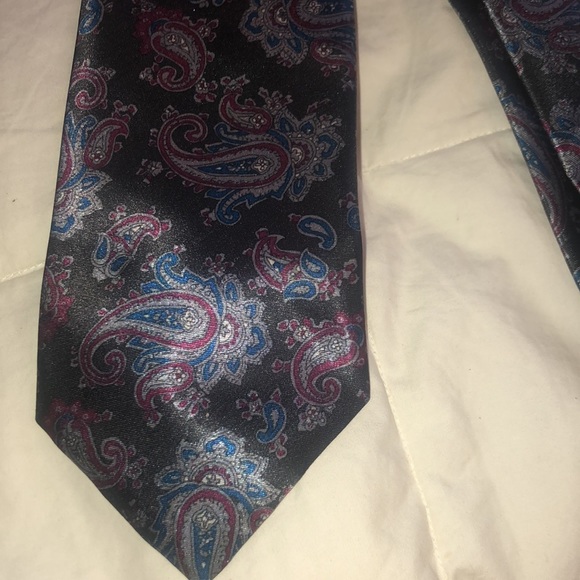 3/$20 or 5 for $25 Bundle Sale❗️TownCrafts men’s tie❗️ - Picture 2 of 4